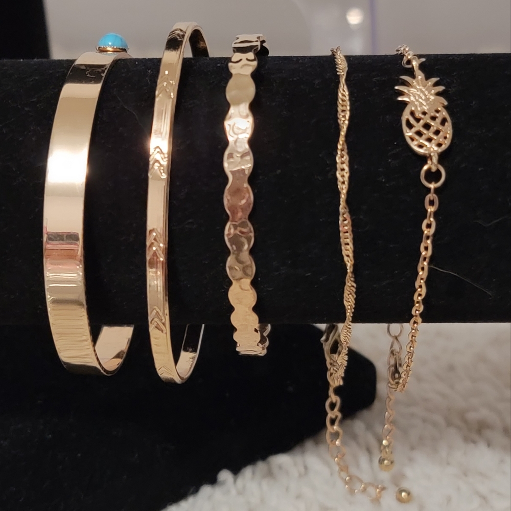 Set of 5 bracelets, fashion jewelry